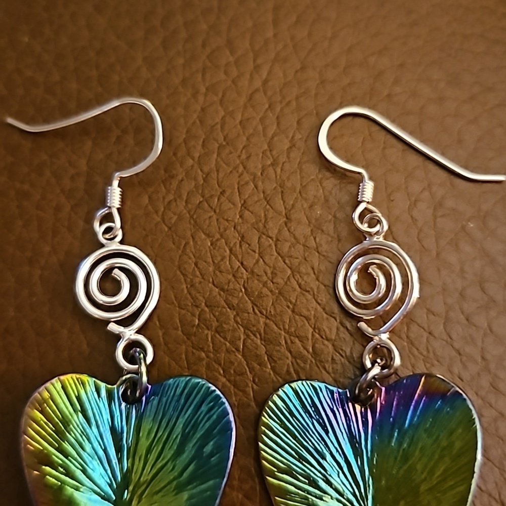 Handmade Elegant Holographic Heart-Shaped Spiral Earrings - Picture 4 of 5